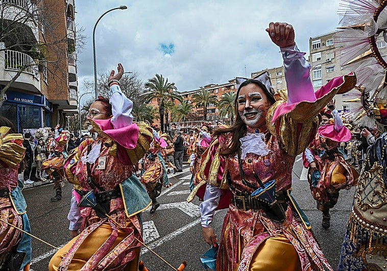 Valdepasillas recoge firmas para que el segundo desfile de Carnaval sea en Sinforiano Madroñero
